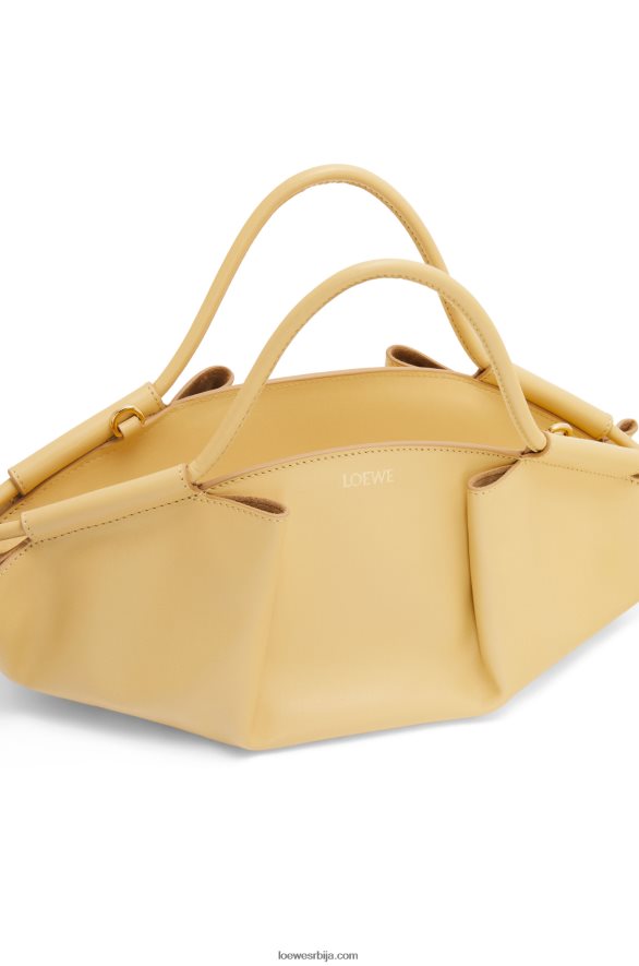 Loewe Жене мала пасео торба од сјајне напа телеће коже тамни путер HJTY351