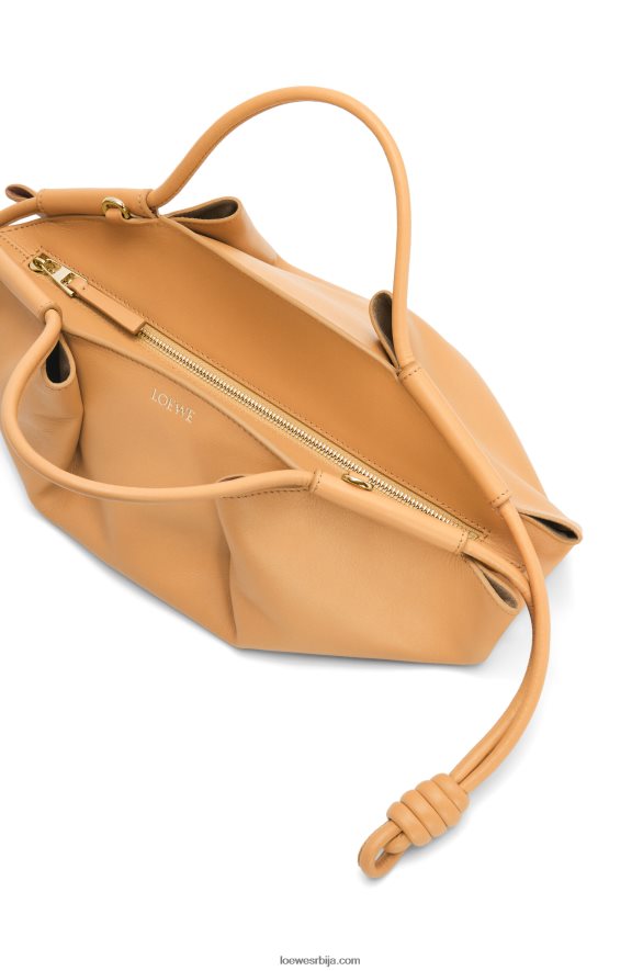 Loewe Жене мала пасео торба од сјајне напа телеће коже топла пустиња HJTY418