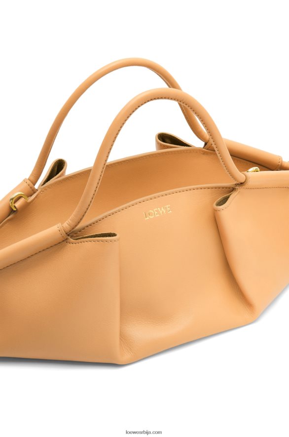Loewe Жене мала пасео торба од сјајне напа телеће коже топла пустиња HJTY418