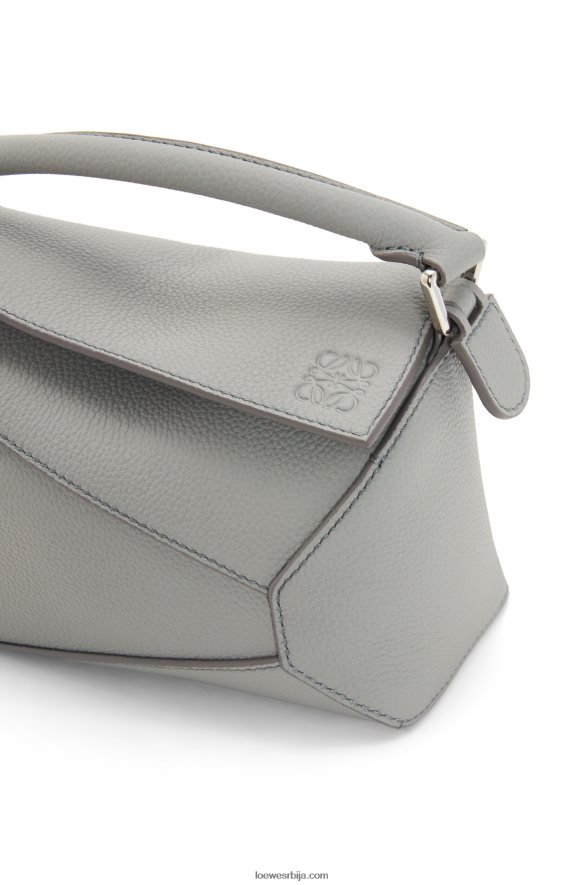 Loewe Жене мини торба за ивице слагалице од мекане телеће коже бисерно сива HJTY198