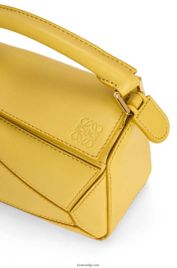 Loewe Жене мини пуззле торба од класичне телеће коже светло окер HJTY201