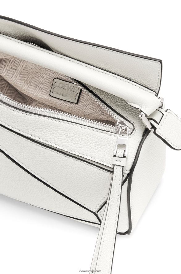 Loewe Жене мини пуззле торба од мекане телеће коже мека бела HJTY203