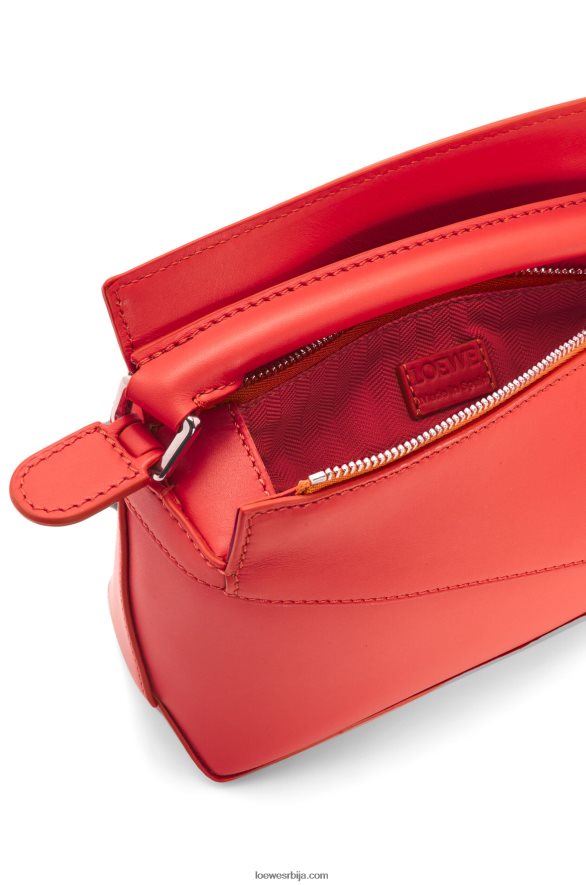 Loewe Жене мини пуззле торба од сатенске телеће коже црвена HJTY213