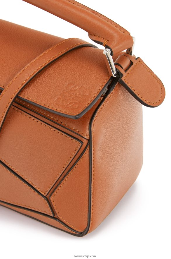 Loewe Жене мини пуззле торба од класичне телеће коже тан HJTY214