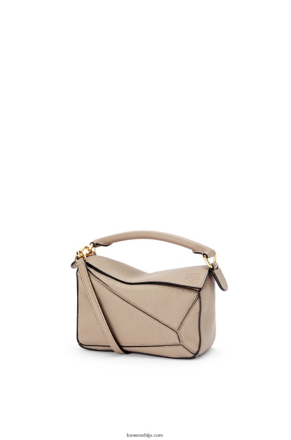 Loewe Жене мини пуззле торба од мекане телеће коже песак HJTY220