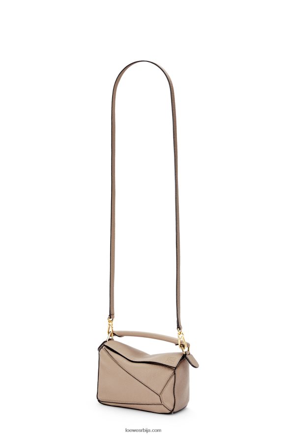 Loewe Жене мини пуззле торба од мекане телеће коже песак HJTY220
