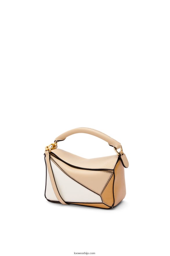 Loewe Жене мини пуззле торба од класичне телеће коже прашњава беж/мека бела HJTY233