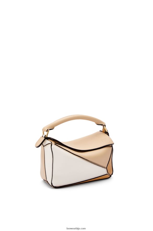 Loewe Жене мини пуззле торба од класичне телеће коже прашњава беж/мека бела HJTY233