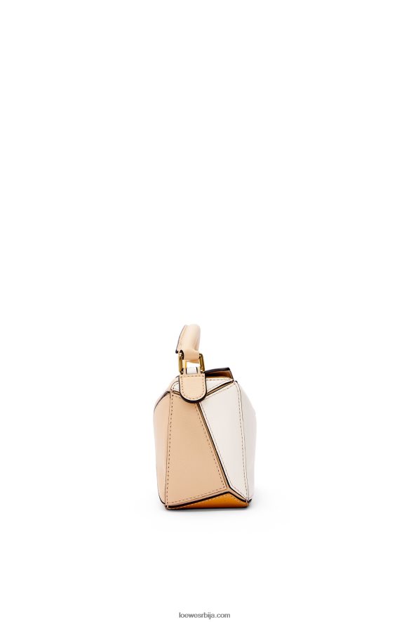 Loewe Жене мини пуззле торба од класичне телеће коже прашњава беж/мека бела HJTY233