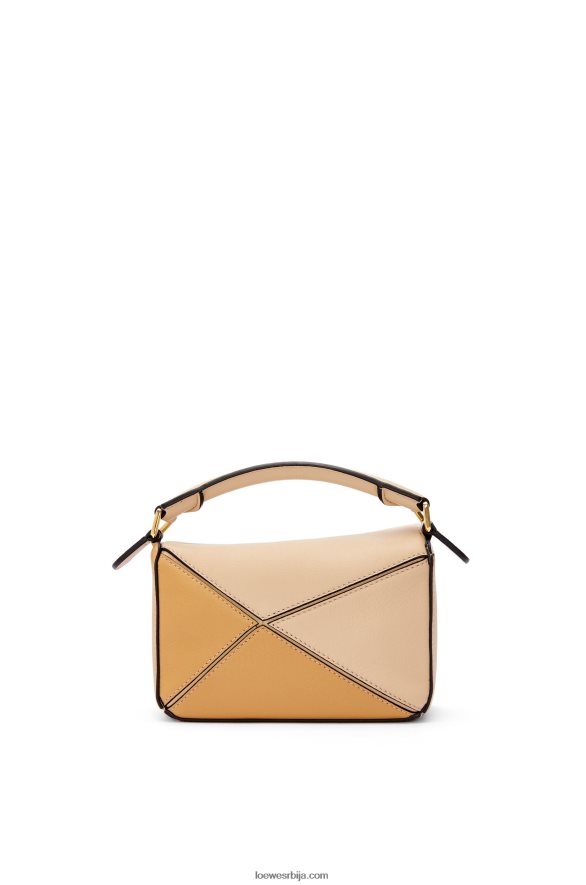 Loewe Жене мини пуззле торба од класичне телеће коже прашњава беж/мека бела HJTY233