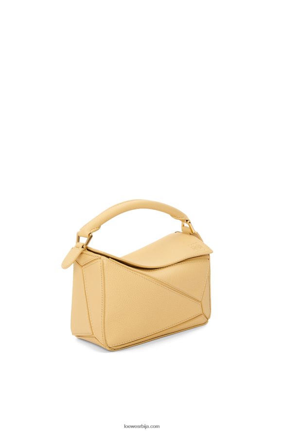 Loewe Жене мини пуззле торба од мекане телеће коже тамни путер HJTY234