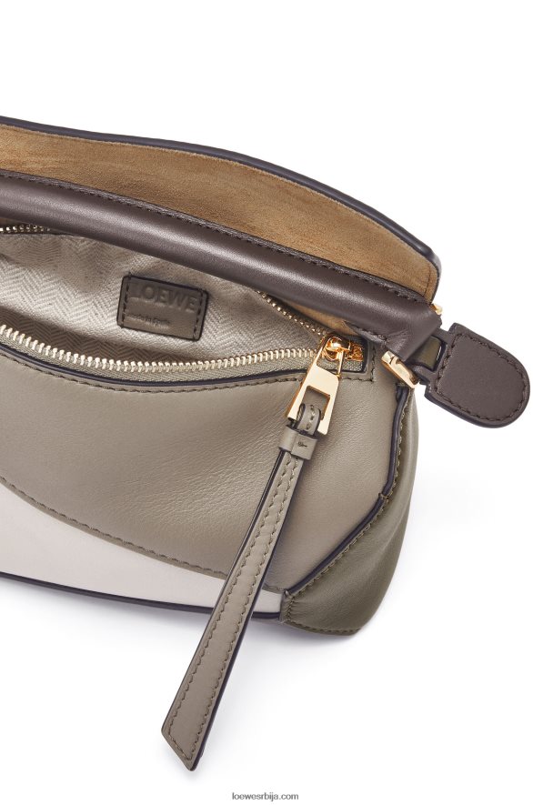 Loewe Жене ивица мини слагалице од напа телеће коже ловор зелен/светли зоб HJTY253