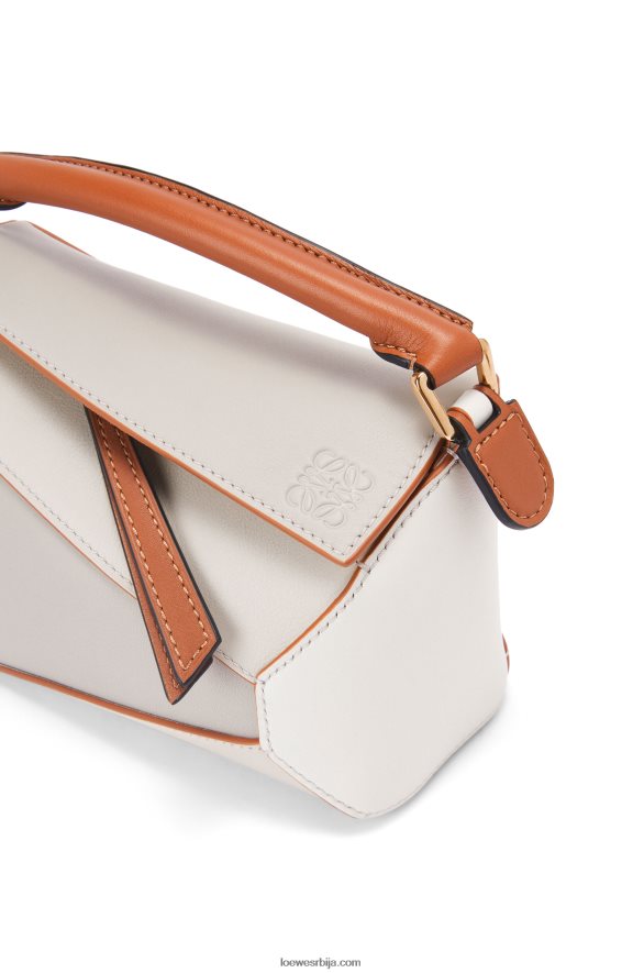 Loewe Жене ивица мини слагалице од напа телеће коже дух/мека бела HJTY258