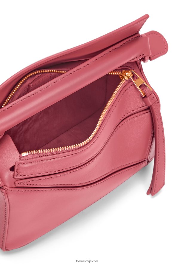Loewe Жене мини пуззле торба од сатенске телеће коже плумросе HJTY266