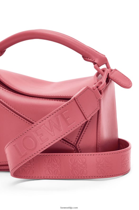 Loewe Жене мини пуззле торба од сатенске телеће коже плумросе HJTY266