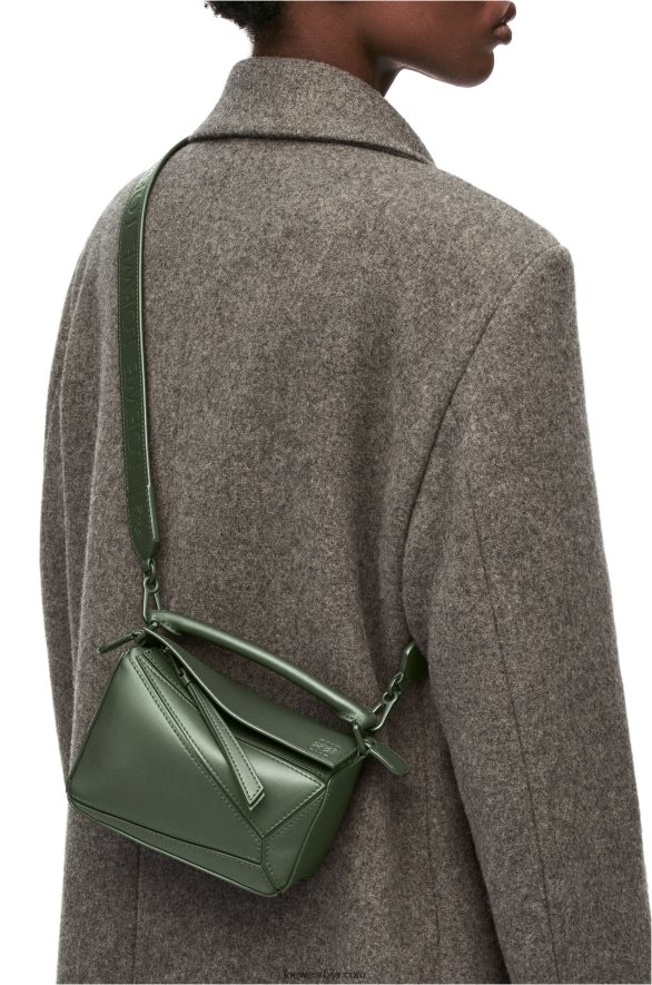 Loewe Жене мини пуззле торба од сатенске телеће коже винтаге каки HJTY270