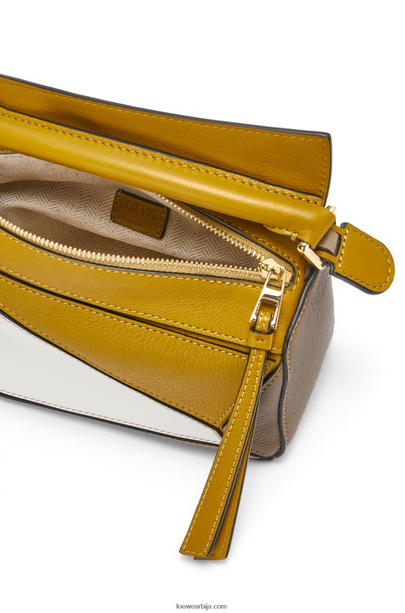 Loewe Жене мини пуззле торба од класичне телеће коже окер/мека бела HJTY277