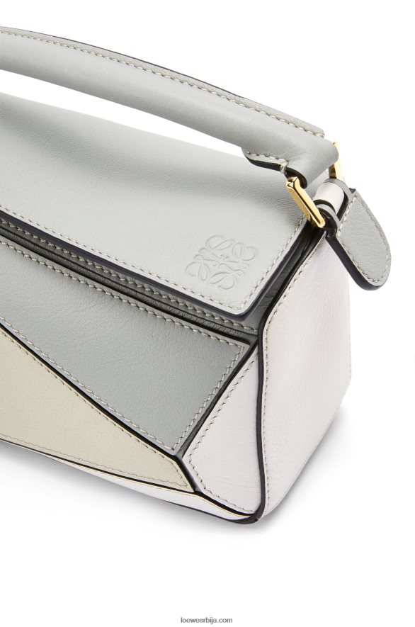 Loewe Жене мини пуззле торба од класичне телеће коже пепељасто сива/мермерно зелена HJTY288