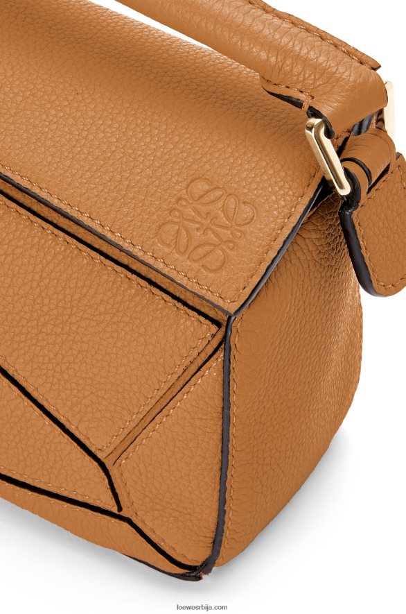 Loewe Жене мини пуззле торба од мекане телеће коже лагана карамела HJTY299