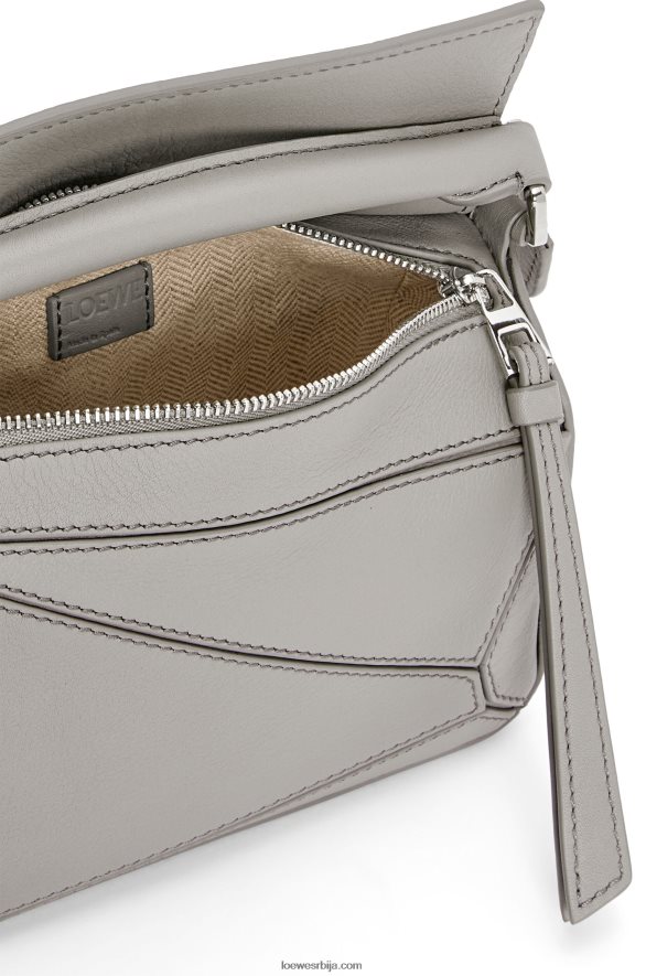Loewe Жене мини пуззле торба од класичне телеће коже бисерно сива HJTY314