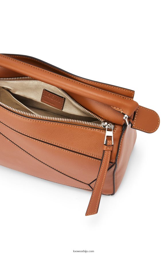 Loewe Жене мала пуззле торба од класичне телеће коже тан HJTY364