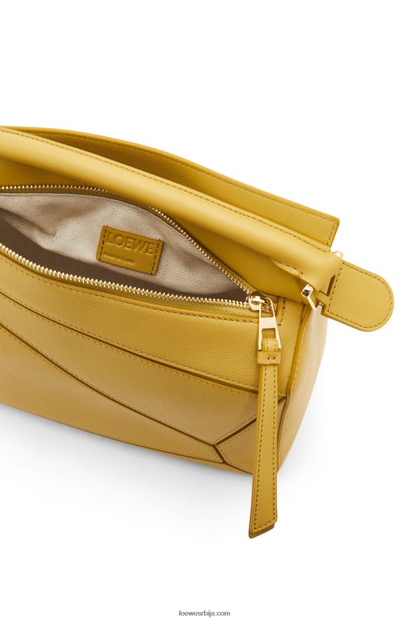 Loewe Жене мала пуззле торба од класичне телеће коже светло окер HJTY365