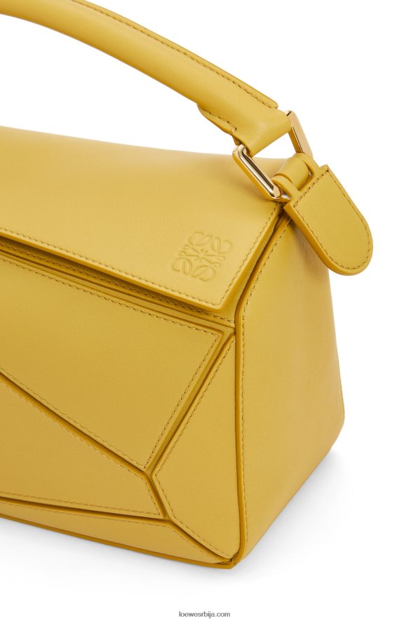 Loewe Жене мала пуззле торба од класичне телеће коже светло окер HJTY365