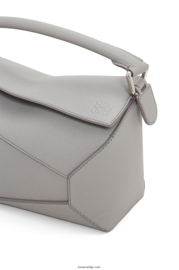 Loewe Жене мала торба за слагалице од мекане телеће коже бисерно сива HJTY366