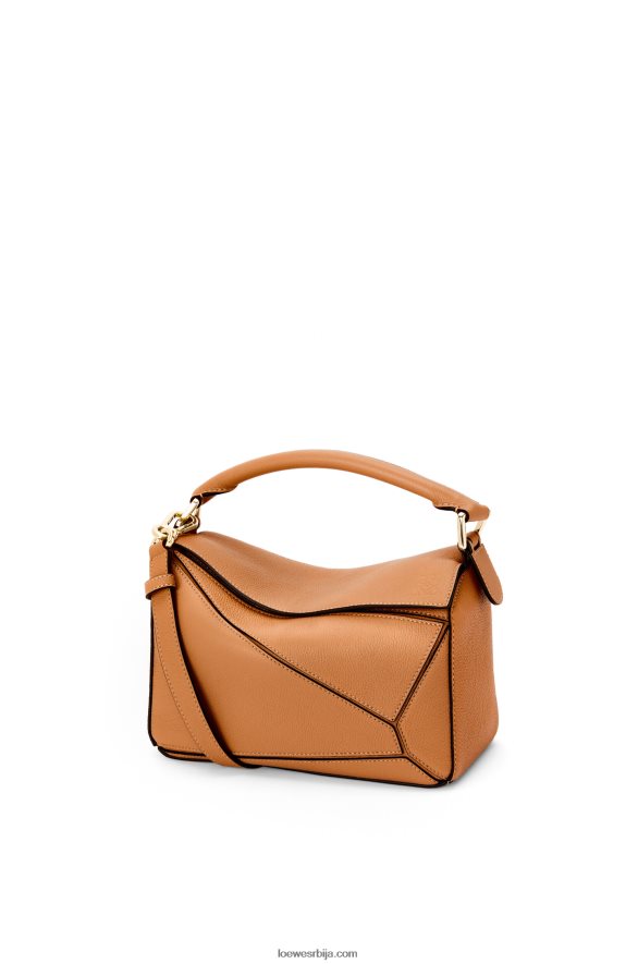 Loewe Жене мала торба за слагалице од мекане телеће коже лагана карамела HJTY368