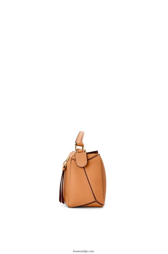 Loewe Жене мала торба за слагалице од мекане телеће коже лагана карамела HJTY368