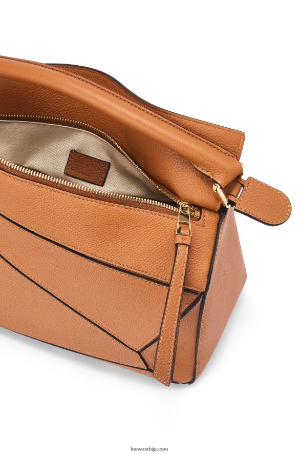 Loewe Жене пуззле торба од мекане телеће коже лагана карамела HJTY369