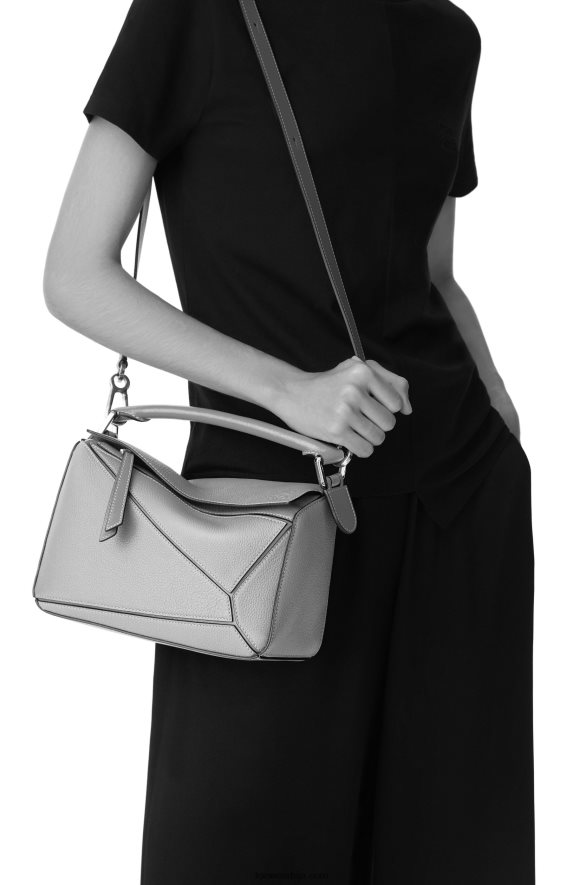 Loewe Жене мала пуззле торба од класичне телеће коже прашњава беж/мека бела HJTY396