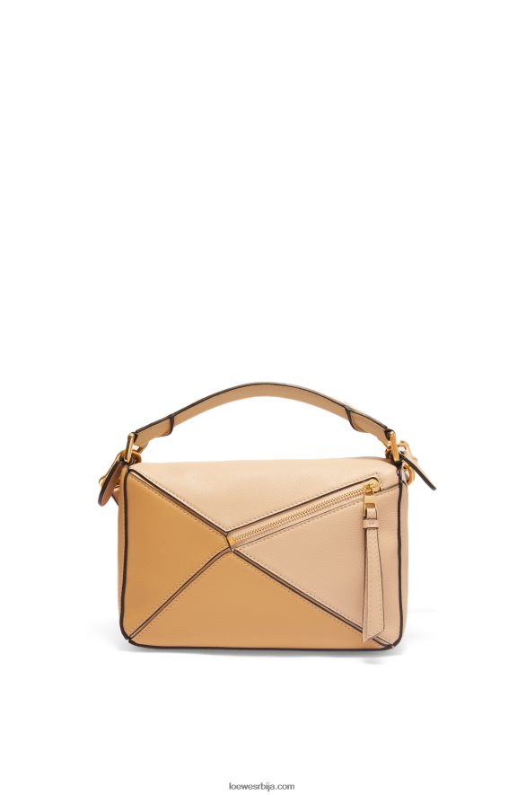 Loewe Жене мала пуззле торба од класичне телеће коже прашњава беж/мека бела HJTY396