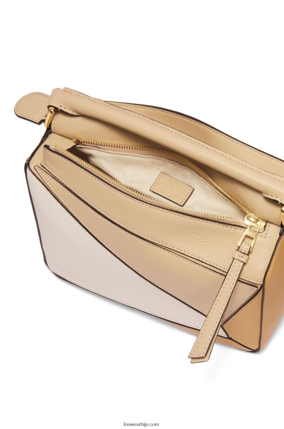 Loewe Жене мала пуззле торба од класичне телеће коже прашњава беж/мека бела HJTY396