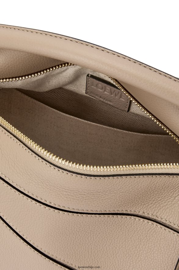 Loewe Жене мала торба за слагалице од мекане телеће коже песак HJTY397