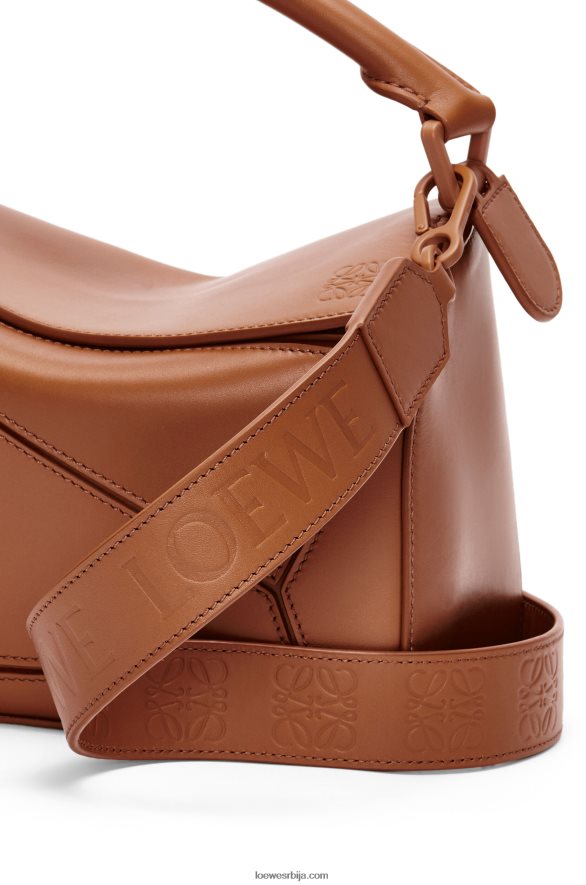 Loewe Жене мала пуззле торба од сатенске телеће коже пецан HJTY470
