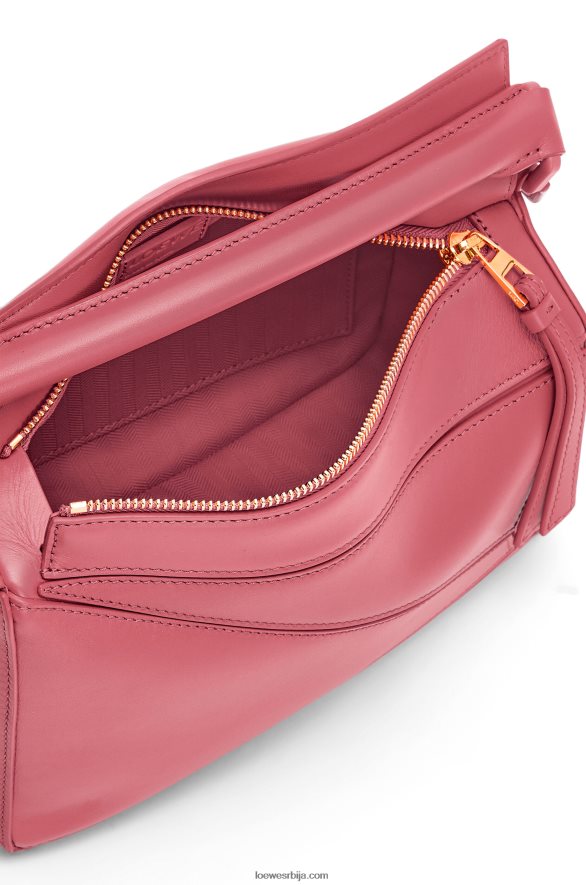 Loewe Жене мала пуззле торба од сатенске телеће коже плумросе HJTY490