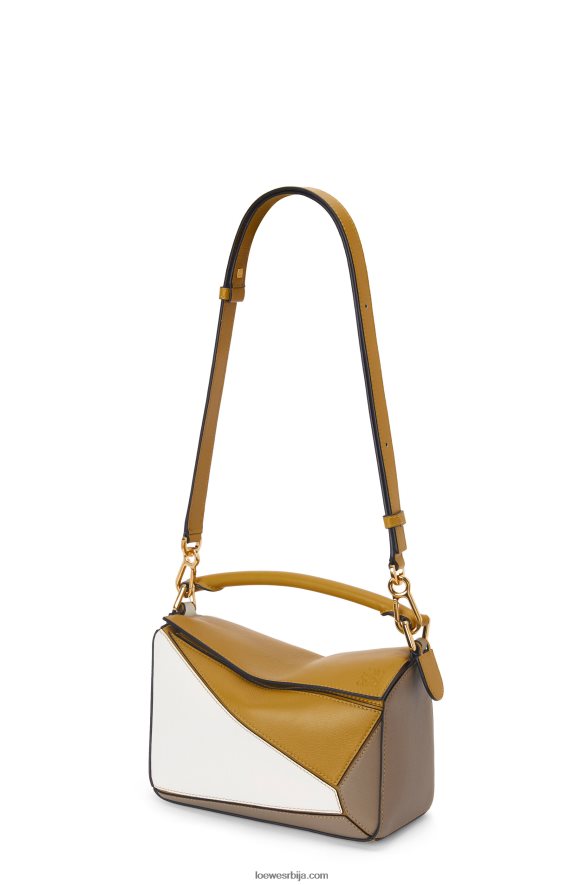 Loewe Жене мала пуззле торба од класичне телеће коже окер/мека бела HJTY497