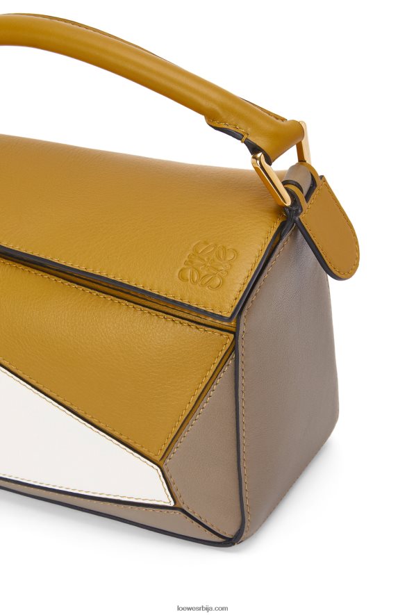 Loewe Жене мала пуззле торба од класичне телеће коже окер/мека бела HJTY497