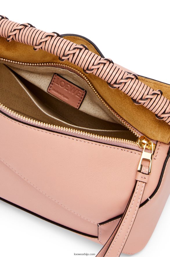 Loewe Жене мала торба за слагалице од напа телеће коже прашњаво розе HJTY498