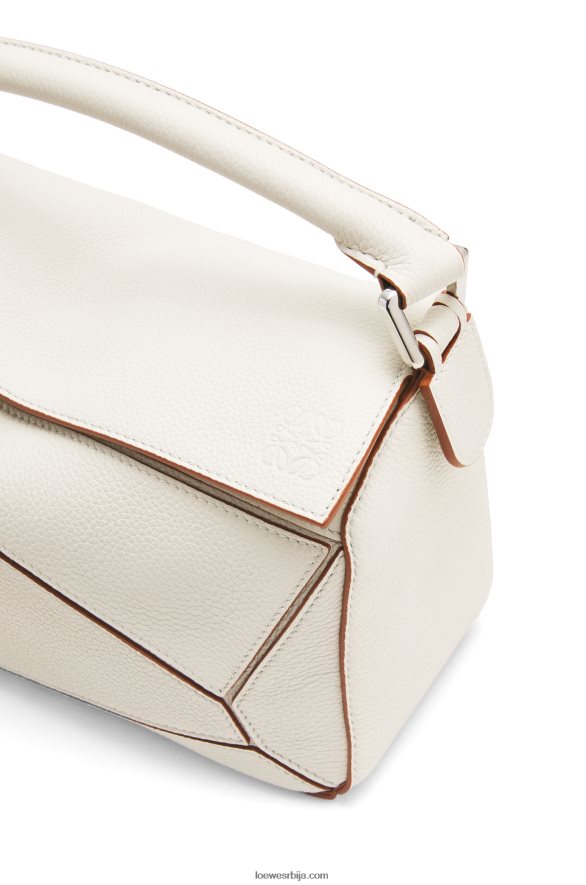 Loewe Жене мала торба за слагалице од мекане телеће коже мека бела HJTY505
