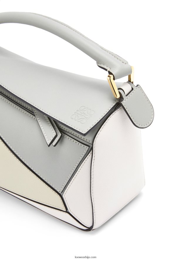 Loewe Жене мала пуззле торба од класичне телеће коже пепељасто сива/мермерно зелена HJTY516