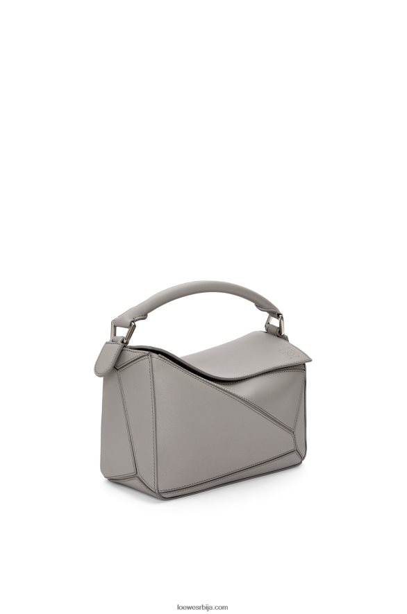 Loewe Жене мала пуззле торба од класичне телеће коже бисерно сива HJTY537