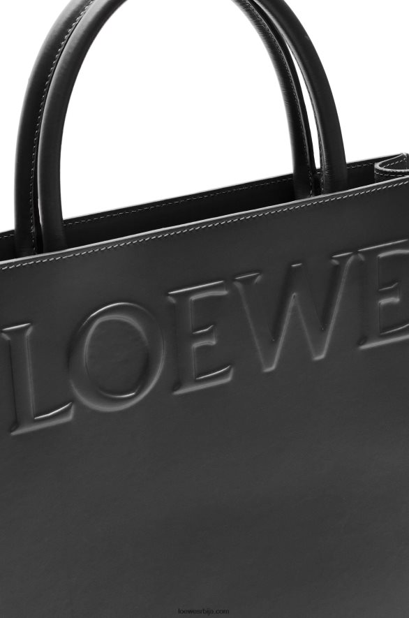 Loewe Жене стандардна торба А4 од углађене телеће коже црн HJTY117