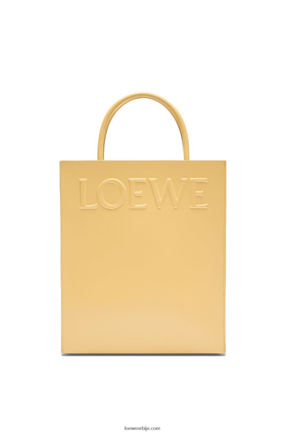 Loewe Жене стандардна торба А4 од углађене телеће коже тамни путер HJTY120