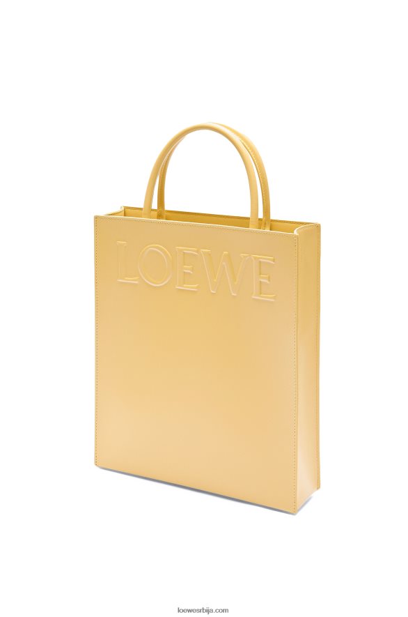 Loewe Жене стандардна торба А4 од углађене телеће коже тамни путер HJTY120