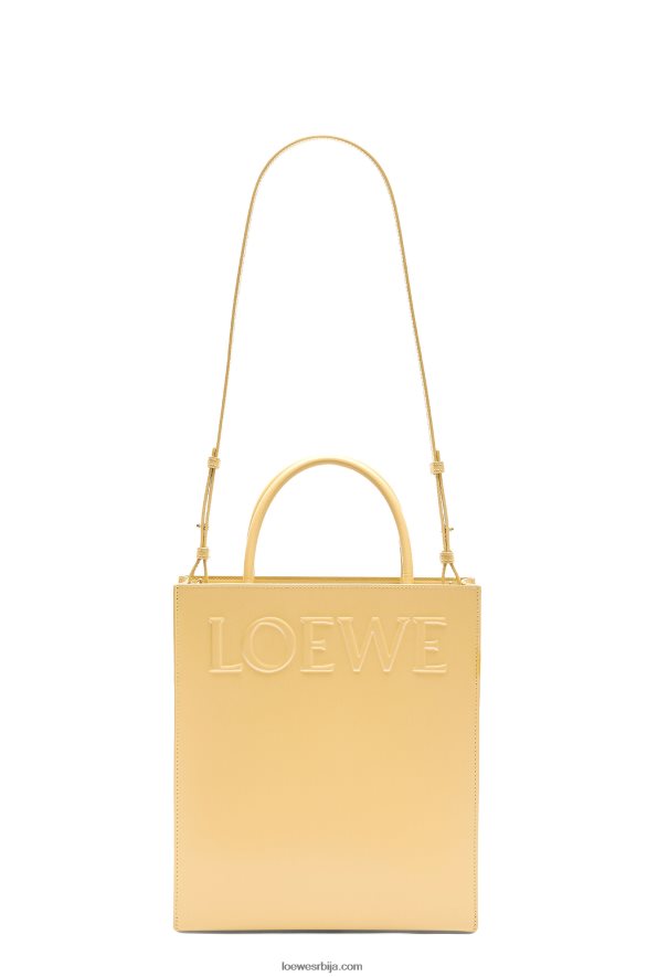 Loewe Жене стандардна торба А4 од углађене телеће коже тамни путер HJTY120