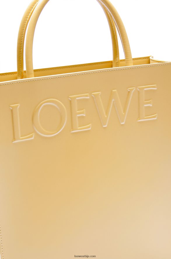 Loewe Жене стандардна торба А4 од углађене телеће коже тамни путер HJTY120