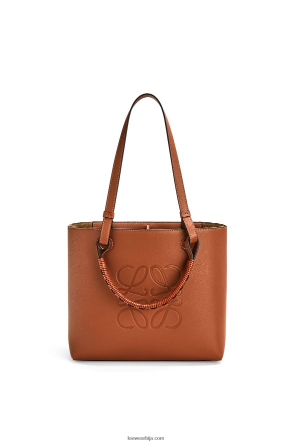 Loewe Жене мала анаграм торба од класичне телеће коже тан HJTY124