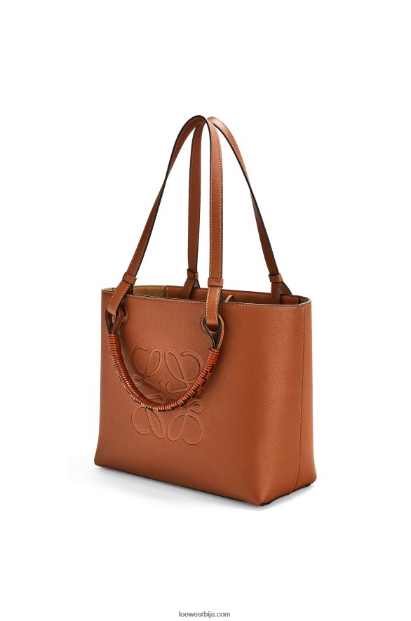 Loewe Жене мала анаграм торба од класичне телеће коже тан HJTY124